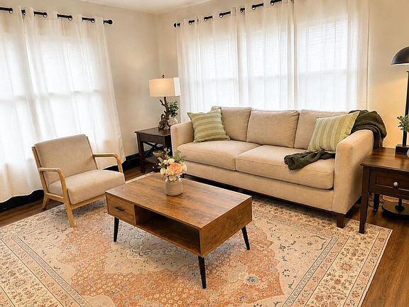 3rd image of 1147 Logan AVENUE