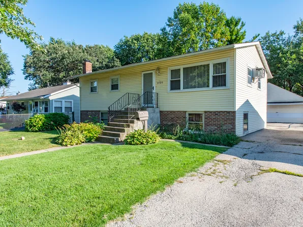 2109 W Pacific Ave, Waukegan, IL 60085