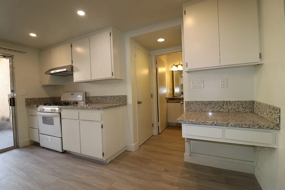 3 bed, 2.5 bath, 1350 sqft, $2,350 — Photo 3