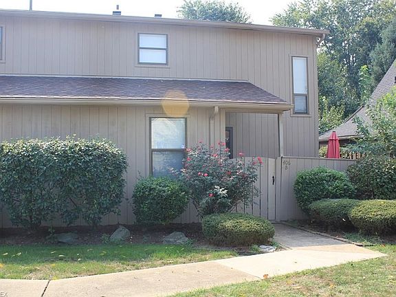 Private entry and view to enclosed front patio.
