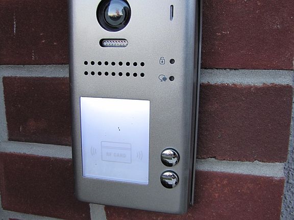 Intercom/Secure Entrance