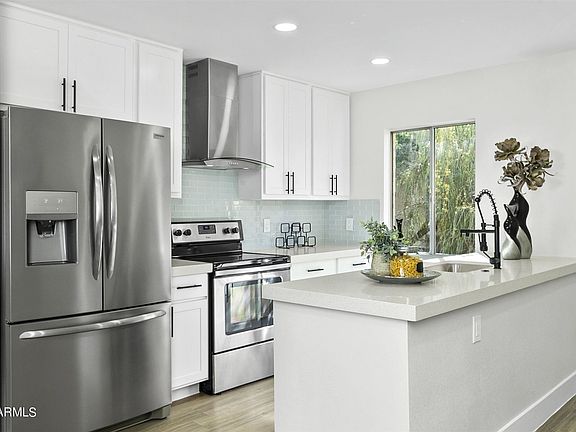 3rd image of 3828 N 32nd St Unit 207