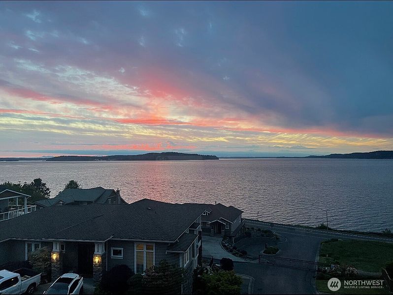 4th image of 2318 Sunnyside Heights Drive