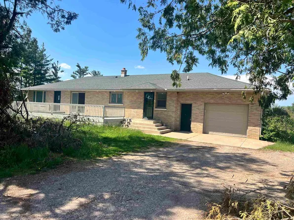 9014 River Rd, Amherst, WI 54406