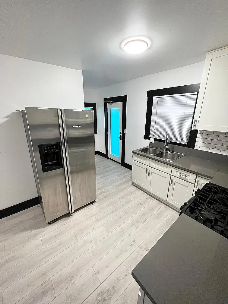 3 bed, $3,249 — Photo 3