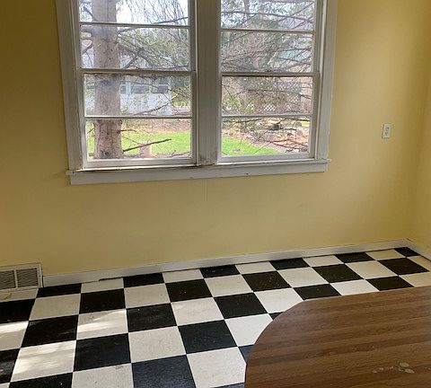 5th image of 110 9th St E #1