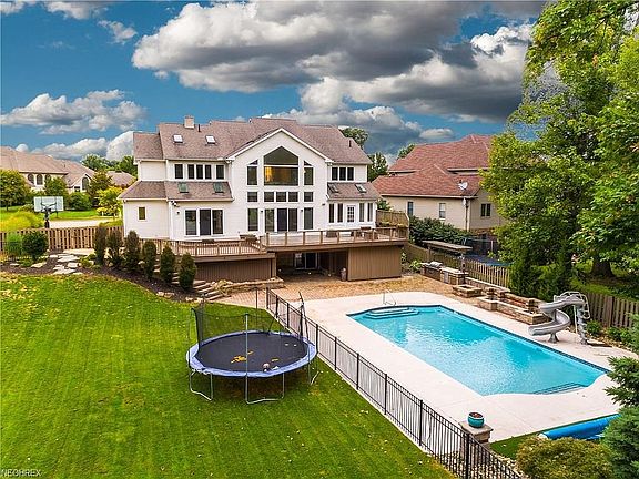 3rd image of 844 Redwood Dr