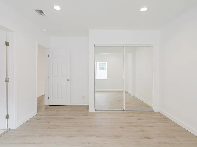 18308 Gresham St — Photo 21