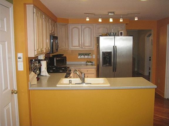 5th image of 729 Brooks Ave