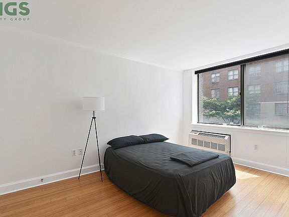 5th image of 505 W 47th St #2ES