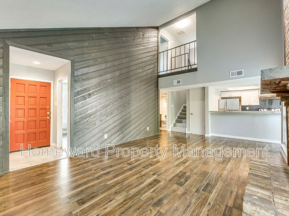 2nd image of 2211 Heritage Cir