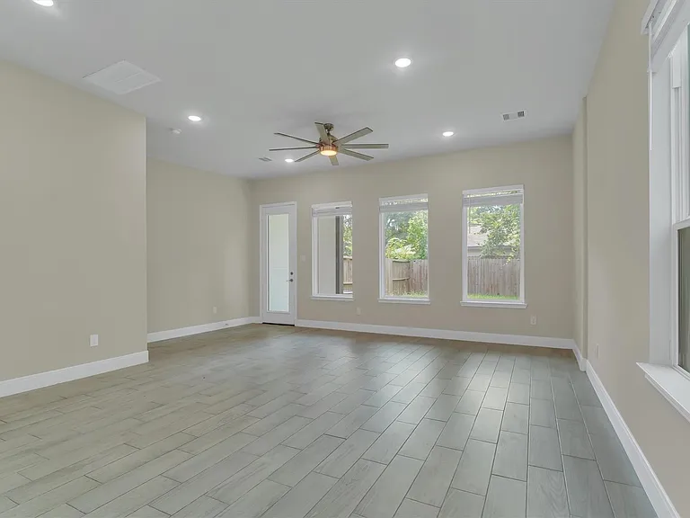 8318 Sunnyhill St — Photo 6