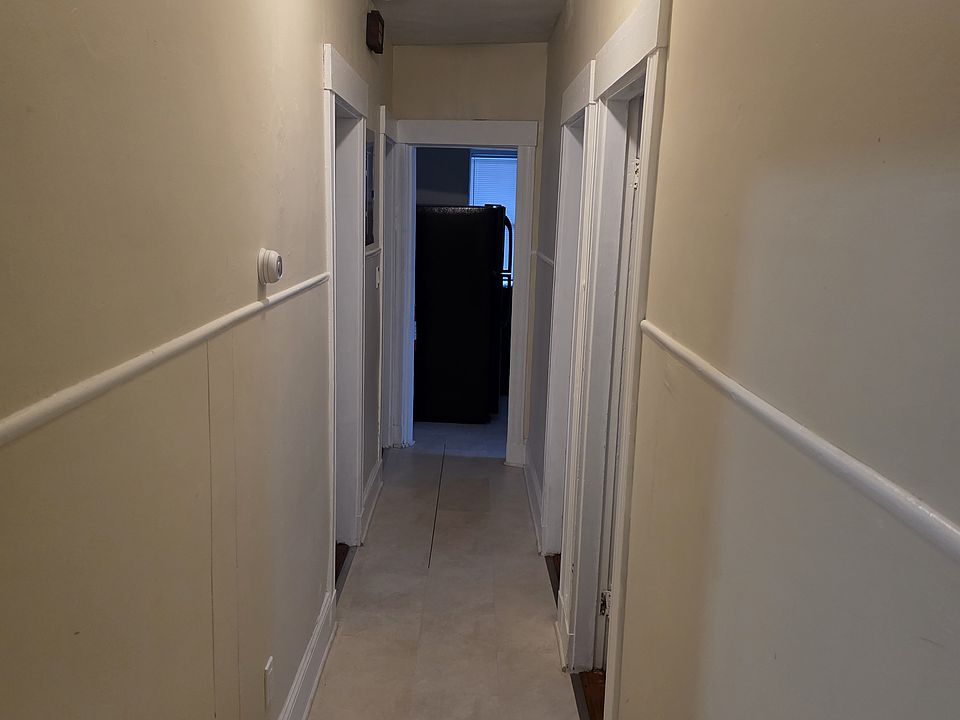 1st image of 64 Topliff St Floor 3