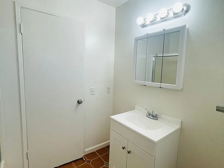 345 Clay St — Photo 17