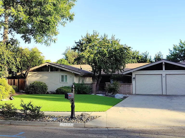3421 W Los Altos Ave — Photo 1