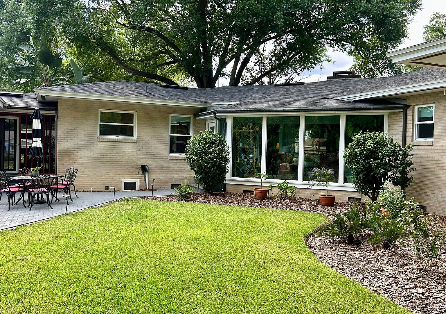 3 bed, 2400 sqft, $3,995 — Photo 2