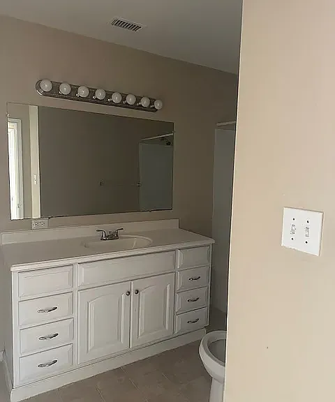 3 bed, 1900 sqft, $2,100 — Photo 3