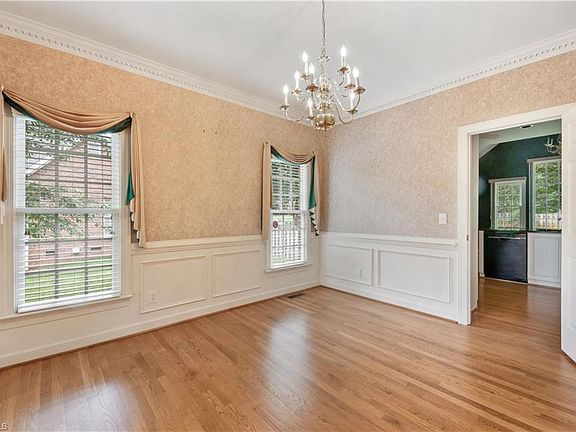 5th image of 305 Carlisle Park Dr