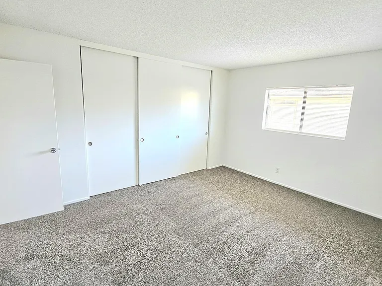 AMBERWOOD APARTMENTS — Photo 20