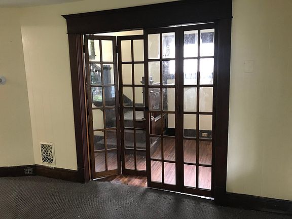 3rd image of 128 Victoria Ave