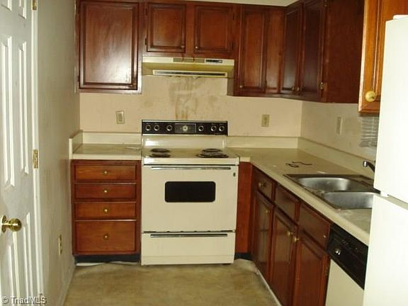 3rd image of 3004 Lacy Ave