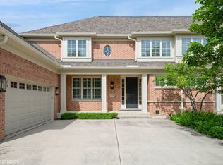 2139 Royal Ridge Dr, Northbrook, IL 60062