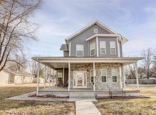 615 Locust St, Carrollton, IL 62016