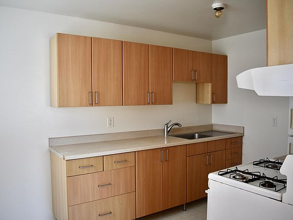 5th image of 1815 Derby St #C