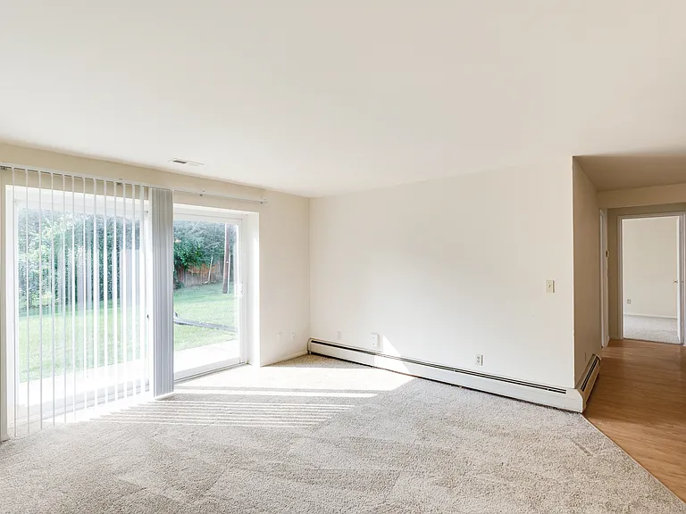 Vantage Pointe West Apartment Homes — Photo 5