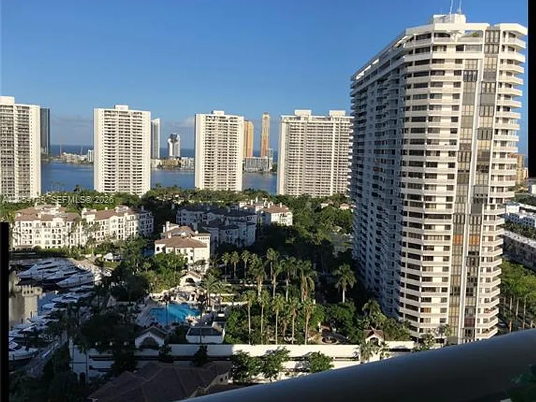 1000 Island Blvd #CU-2308 — Photo 4