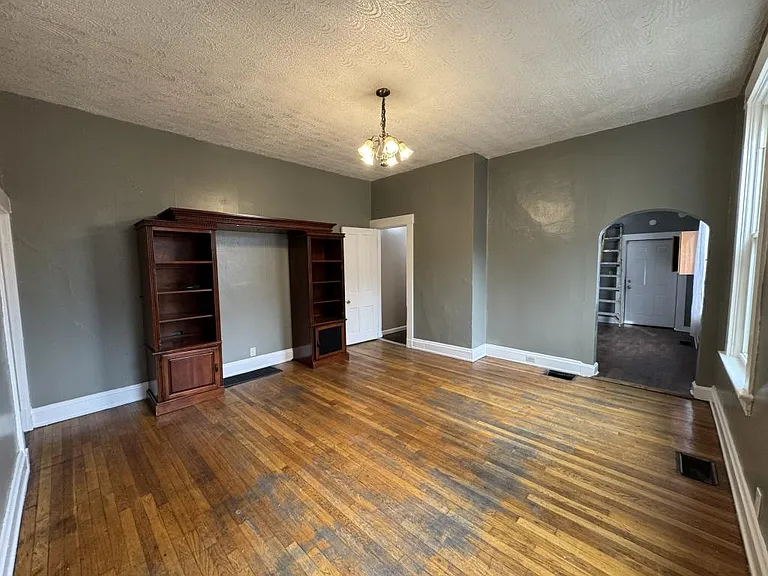1014 Considine Ave — Photo 8