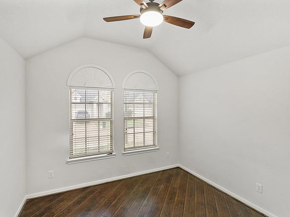 4th image of 15830 Collinsville Dr