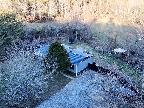 3rd image of 5425 Old Creek Rd