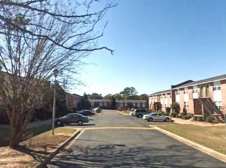 104 Eastview Cir #104 — Photo 2