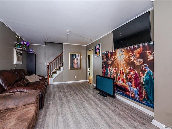 3rd image of 21 Oak Avenue