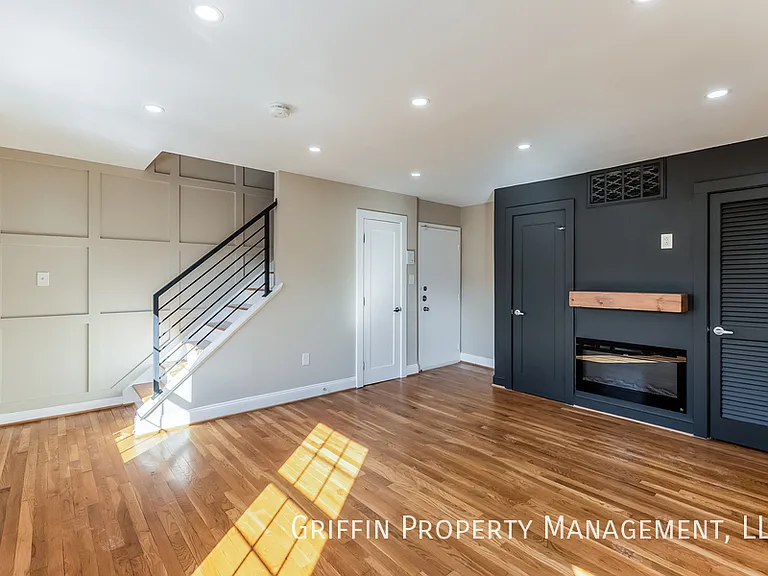 2123 Young St SE #202 — Photo 1