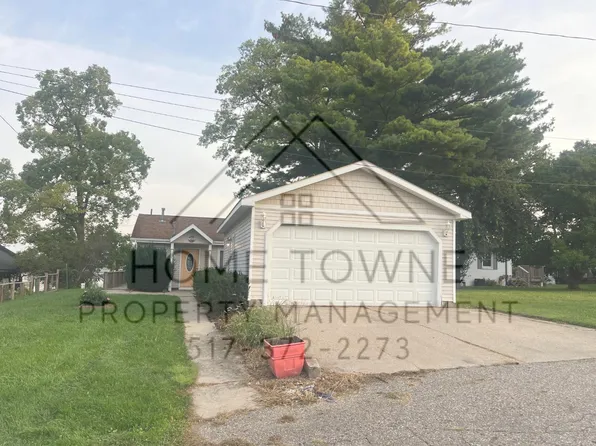 5935 Twin Oaks Dr, Laingsburg, MI 48848