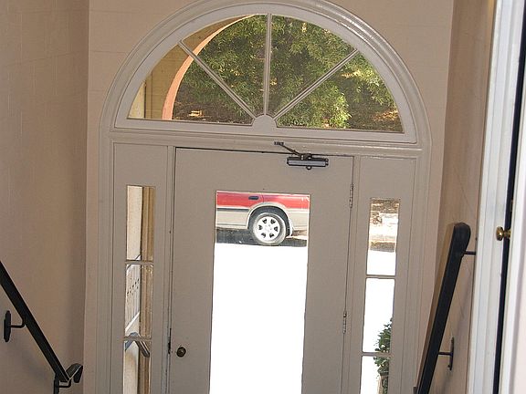 2nd image of 241 29th St APT 204