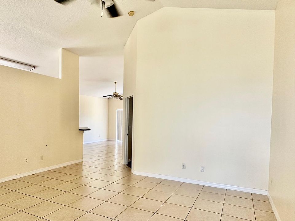 1st image of 745 E Magnolia Ave