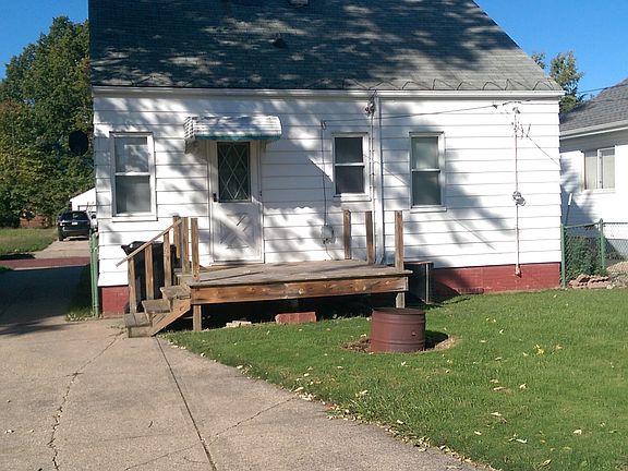 3rd image of 4415 W 139th St