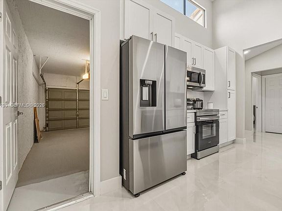 4th image of 22708 Meridiana Dr