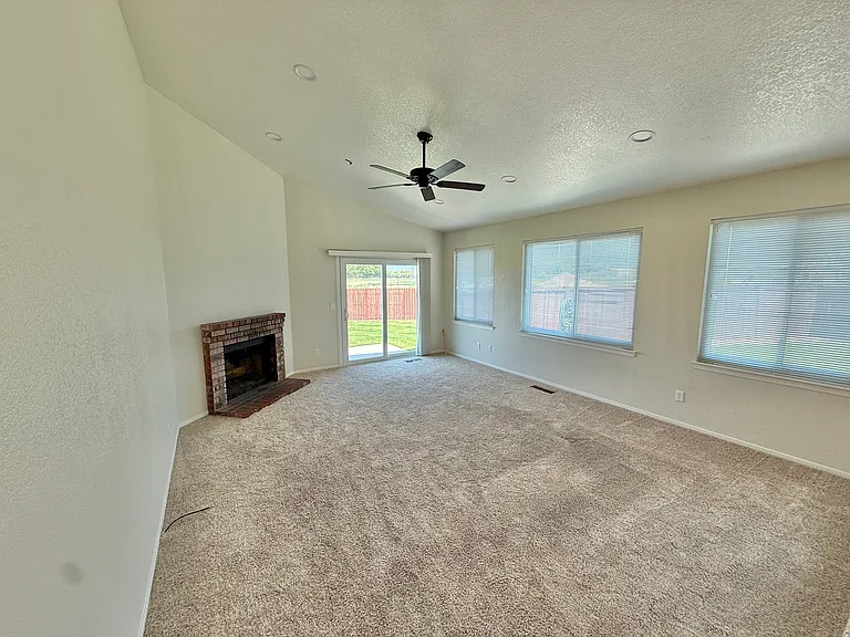 1785 Shamrock Cir — Photo 25