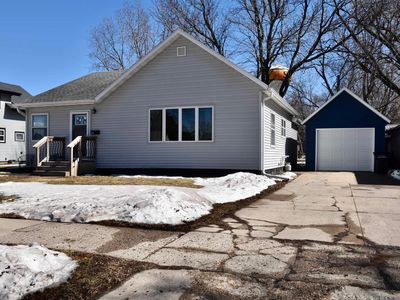 210 4th Ave, Sibley, IA, 51249