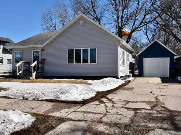 210 4th Ave, Sibley, IA 51249