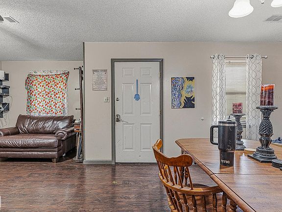 5th image of 822 Amber Cir