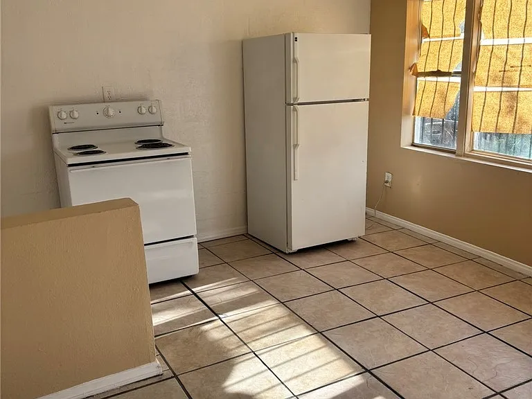 1118 Laurel Ave #1 — Photo 2