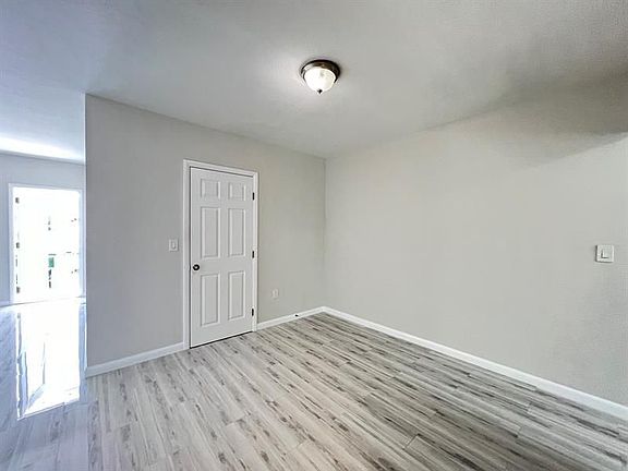 2nd image of 935 8th St APT 18
