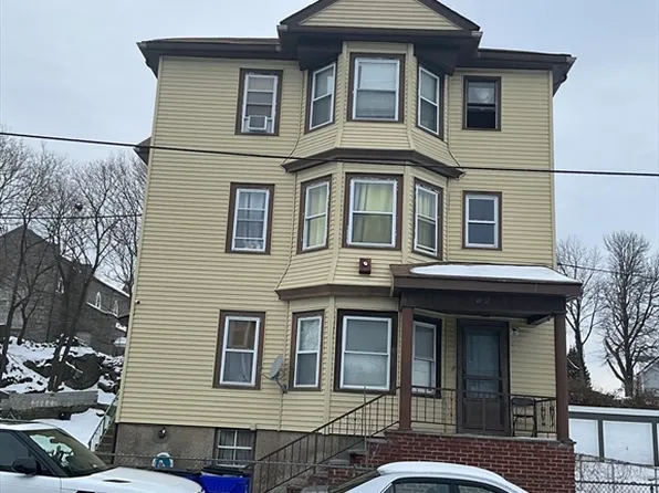 15 Higgins St, Fall River, MA 02724