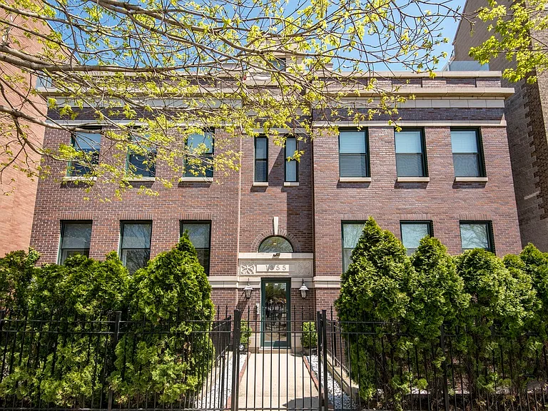 1355 N Mohawk St #1N — Photo 1