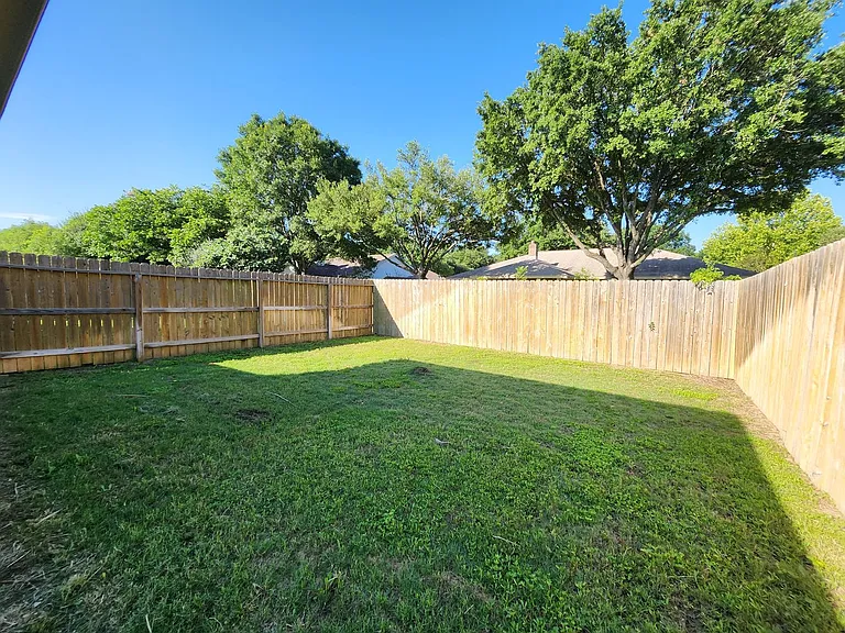 1221 Old FM 306 — Photo 25